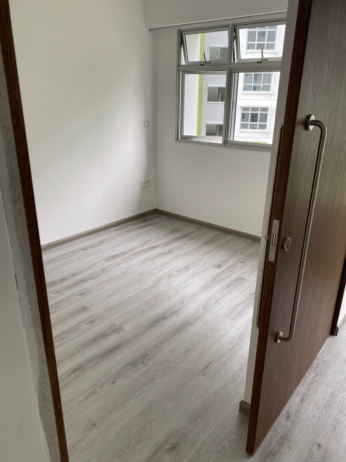 Bedroom grey vinyl flooring